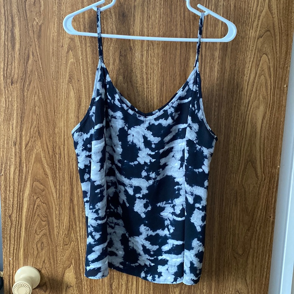 3/$20 Patterned tank top